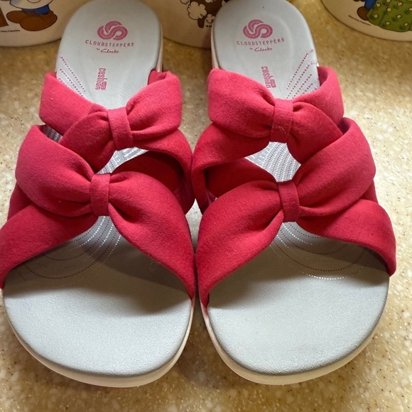 Cloud Steppers by Clarks Pink Bow Women's Sandals Comfortable Shoes Sz 9 Slip on - Picture 13 of 14